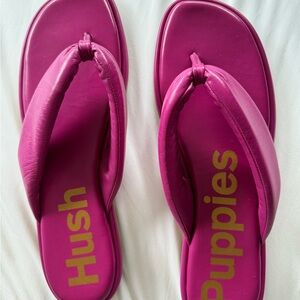 NWOT Hush Puppies flip flops
